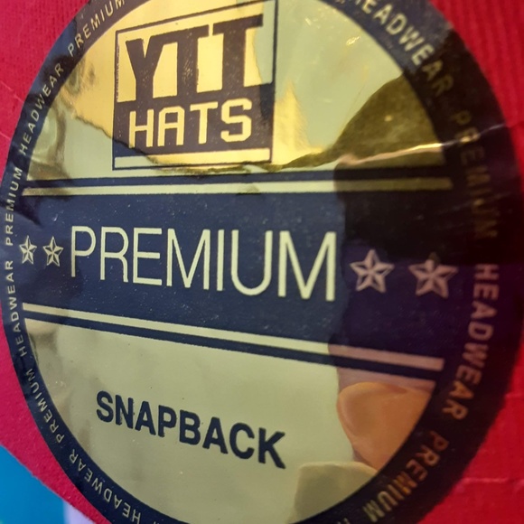 TEXAS HAT - PREMIUM TEXAS RED WITH BLACK HAT - Picture 5 of 7